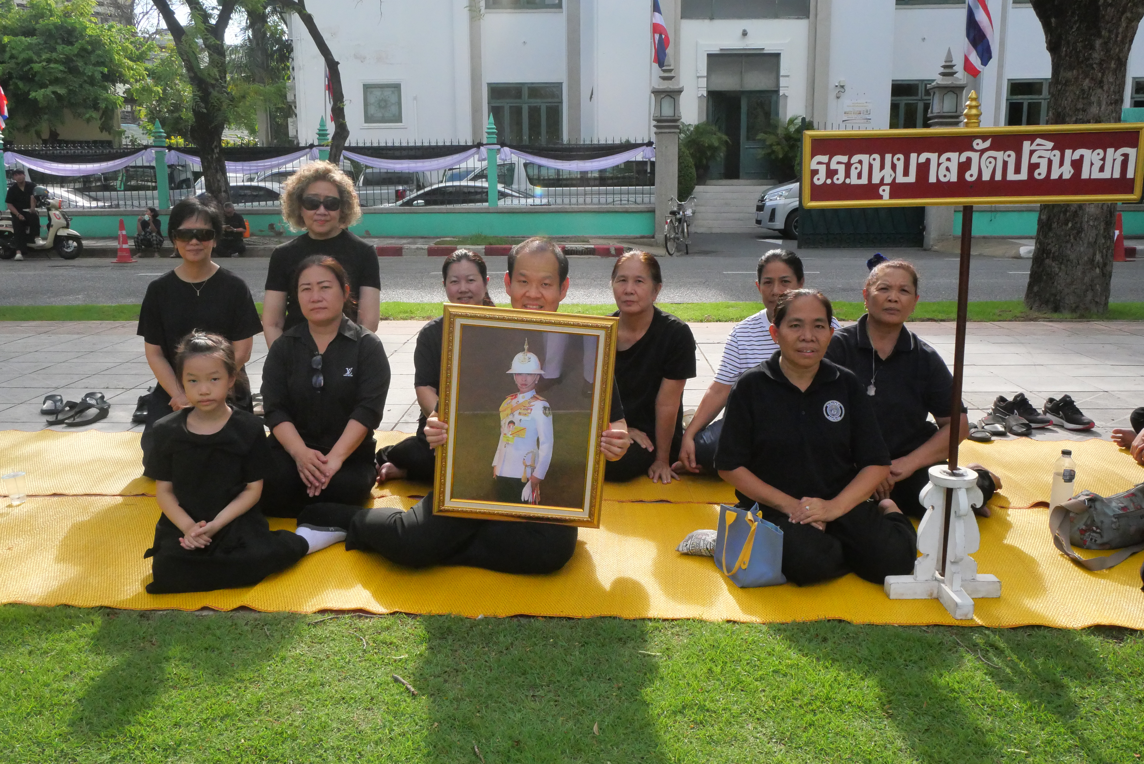 title - ส.ป.ก. ร่วมเข้าเฝ้าฯ และน้อมส่งเสด็จในการเคลื่อนขบวนอัญเชิญพระศพ สมเด็จพระเจ้าลูกเธอเจ้าฟ้าพัชรกิติยาภา นเรนทิราเทพยวดี กรมหลวงราชสาริณีสิริพัชร มหาวัชรราชธิดา สู่พระบรมมหาราชวัง